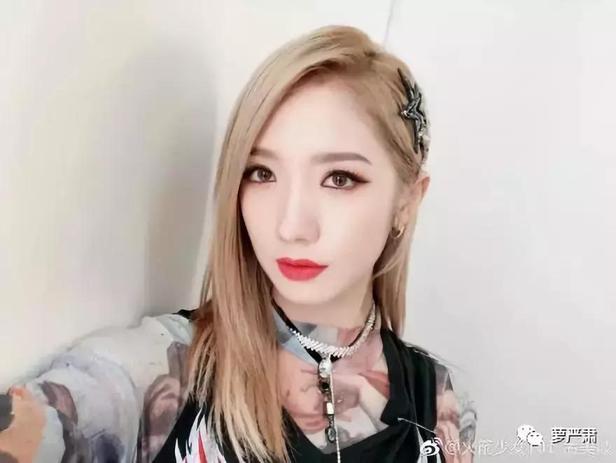 有眼妆和没眼妆差距这么大？女团最应该出的是变身秘笈吧？