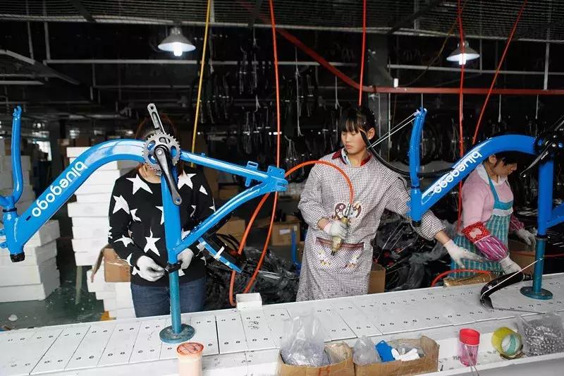 共享单车狂风刮过,“自行车第一镇”这个夏天有点凉