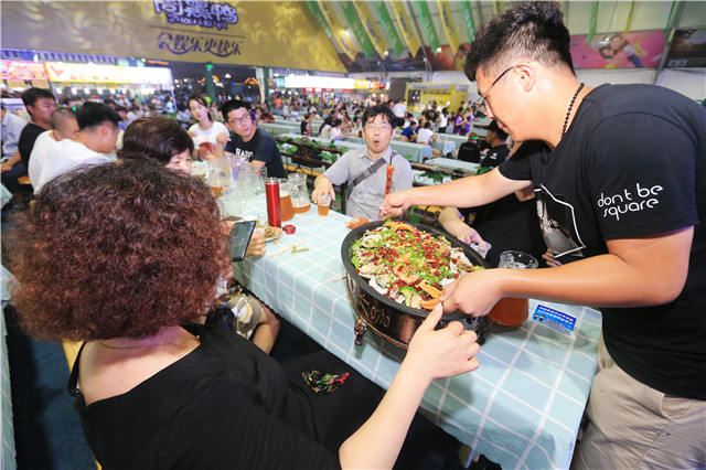 青岛啤酒节海鲜大咖探店,青岛啤酒节海鲜美食