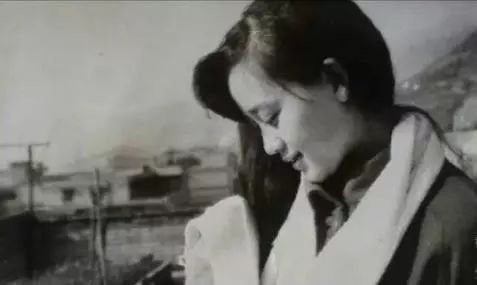 20年前的父母和现在父母的对比,20年前的爸妈照片