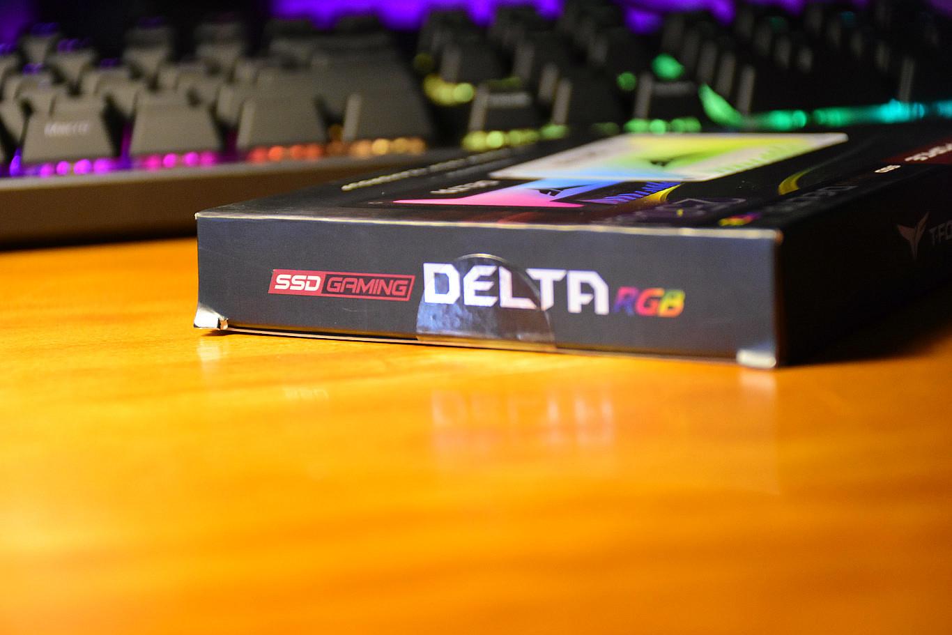 只有CPU不能RGB了！十铨 T-Force Delta RGB 250GB 固态硬盘开箱