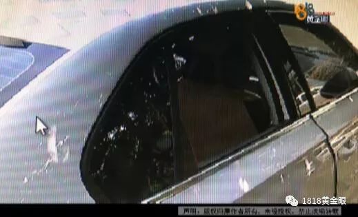 行驶轿车突然爆炸,男子爬上汽车检查汽车突然爆炸