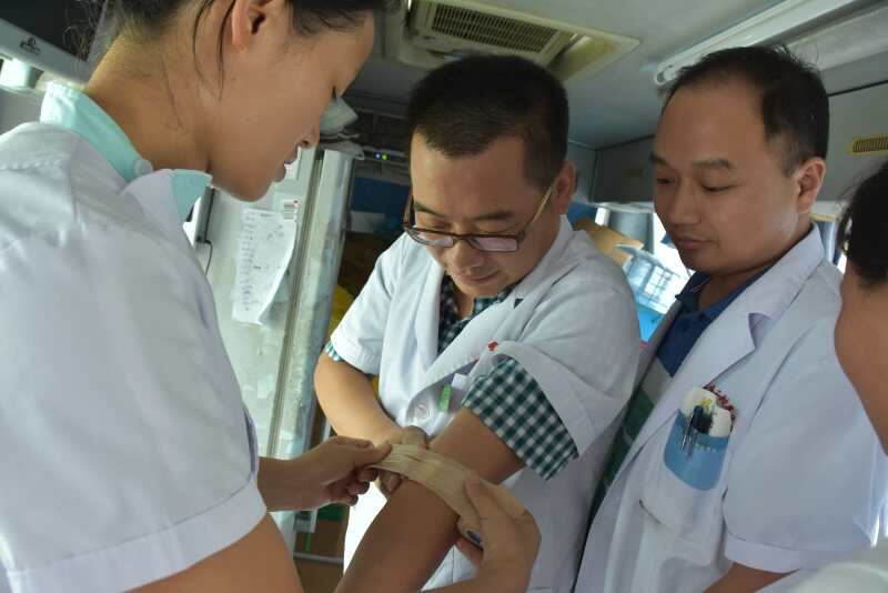 白衣天使无偿献血爱心传递,无偿献血传递爱心有爱就有希望