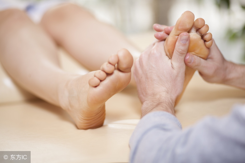 老年人嘴苦口干是什么原因引起的,老年人嘴干嘴涩嘴苦怎么办