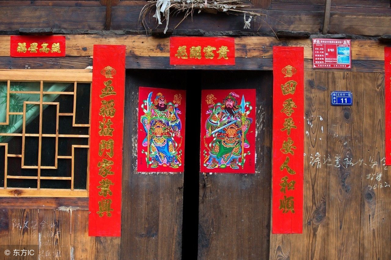 恐怖经历：荒屋里有一口水缸，打开后臭气薰天，竟然泡的是……