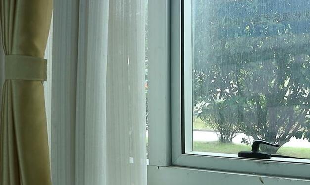 夏天屋里闷热降温小窍门,屋里闷热怎么才能凉快起来