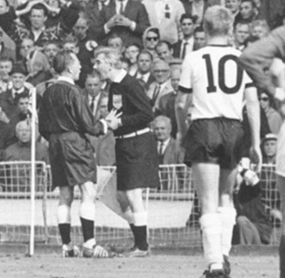 世界杯历史上最不可思议的进球,世界杯最有争议的一粒进球2018