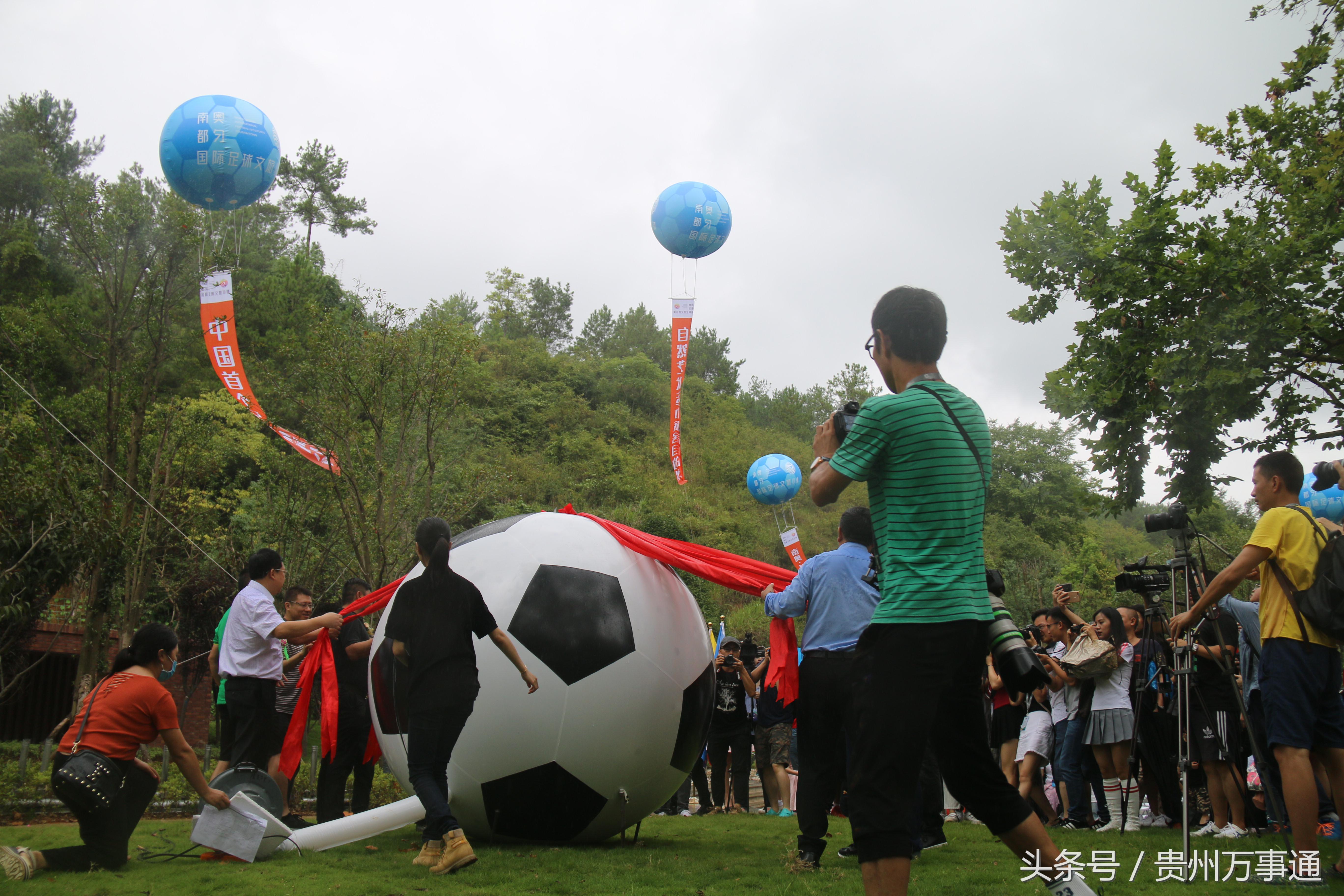 足球文旅小镇正式对外开放、荣誉镇长里瓦尔多共见证