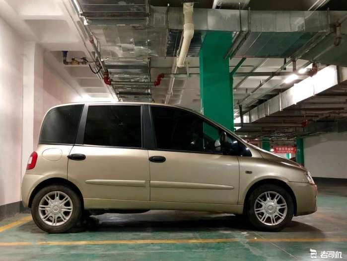 前排可以坐三个人的货车,众泰六座mpv