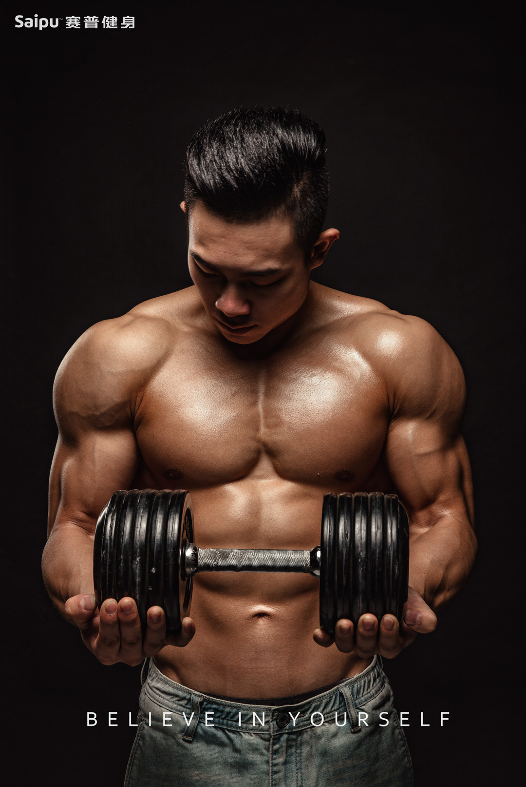 训练动作哑铃在家,在家练哑铃健身动作胸肌怎么练好