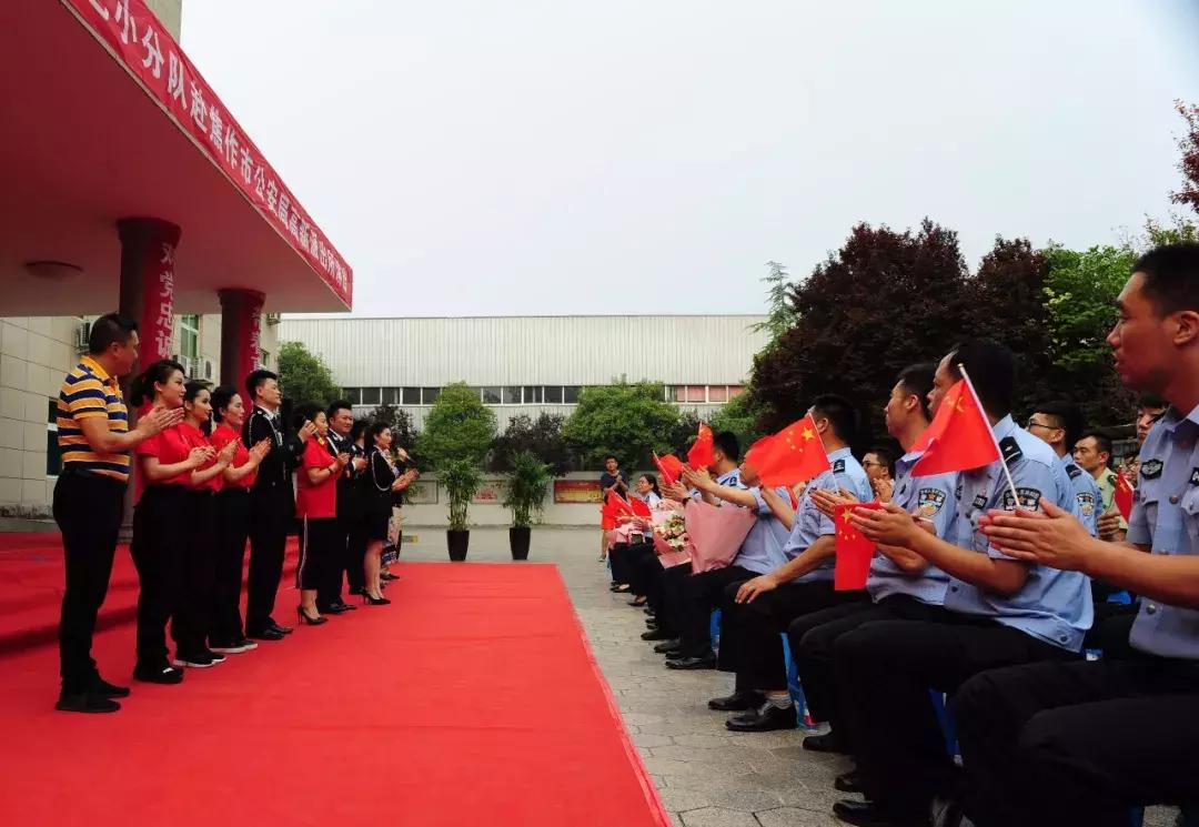 走进基层唱响警营带着真情传送关爱｜公安部“公安文化基层行”文艺小分队赴焦慰问演出