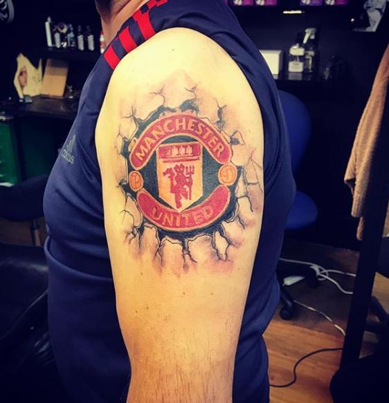 关于足球纹身图案小腿,足球有关纹身