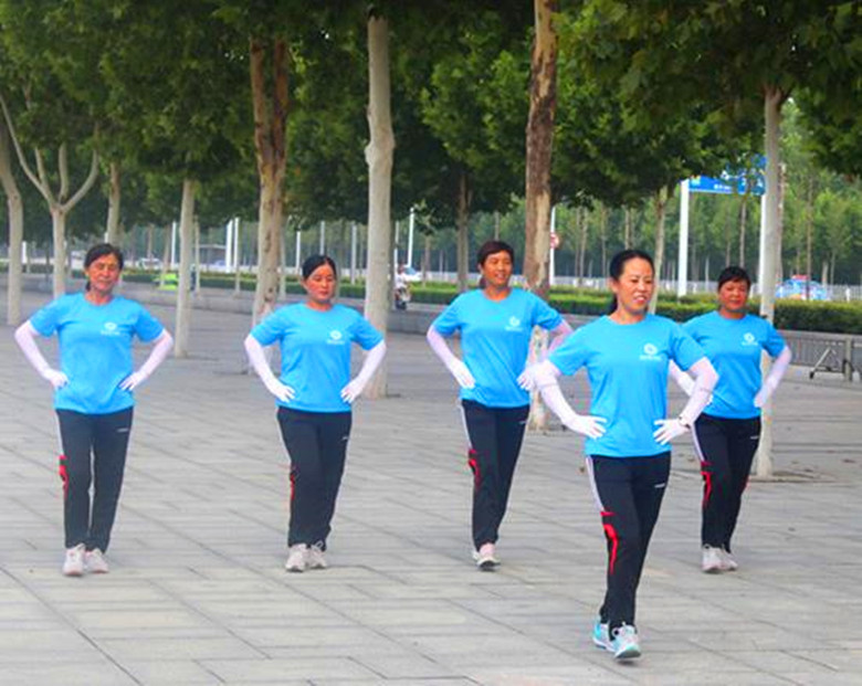 健步走献爱心,焦作健步走第一套