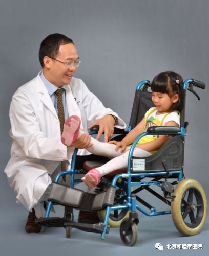 儿童驼背和脊柱侧弯有关系吗,孩子驼背和脊柱侧弯