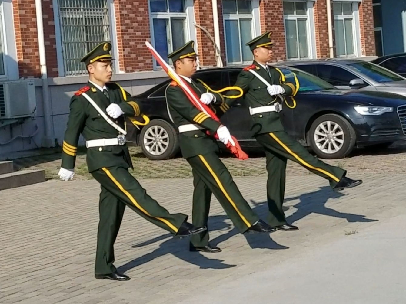 军号声中翩翩起舞的中沃门业