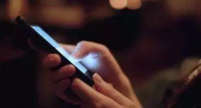 「网警提示」女孩接“快递”电话后，支付宝里的7万元竟突然消失了！还好她这样做，钱又回来了！