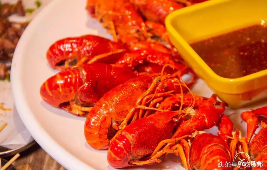 送花甲/小龙虾!还有岳阳姜辣菜助阵,这家小龙虾音乐剧演的不错