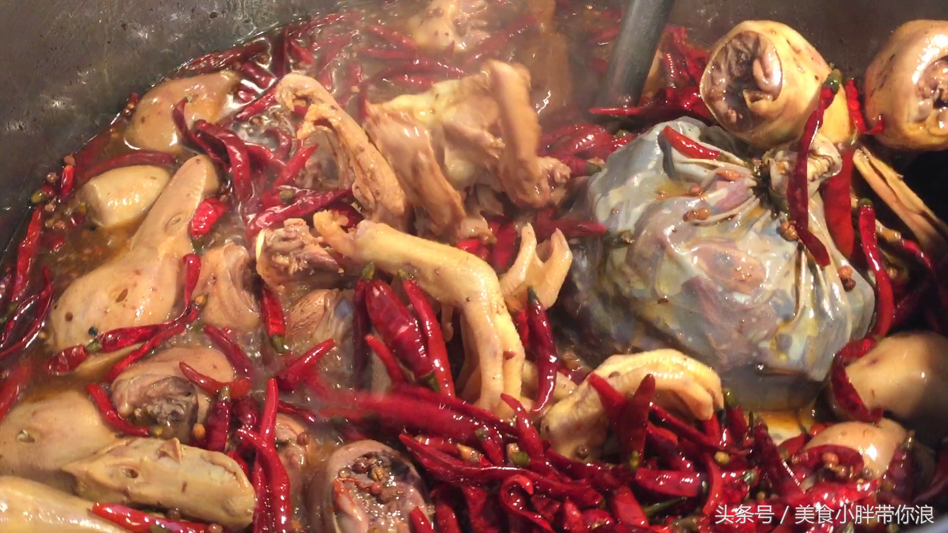 94年小伙卖卤肉十年,28岁小伙卖卤肉