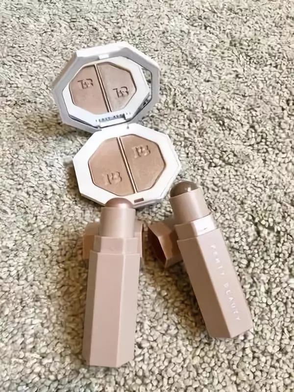 范冰冰抄袭蕾哈娜美妆！以为换个名字就能一天狂赚1000万美元？