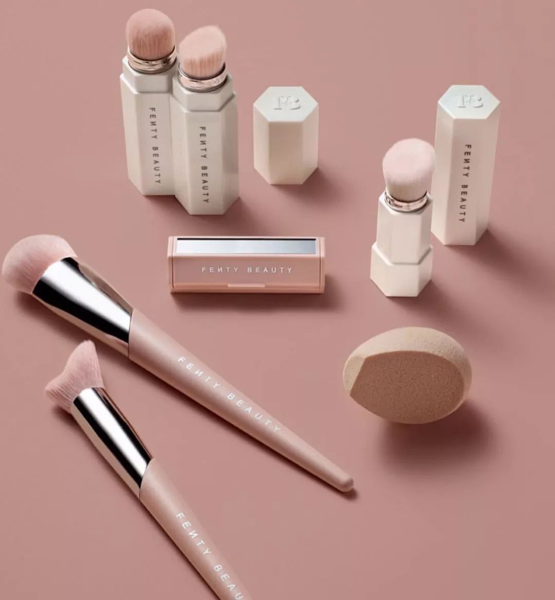 范冰冰抄袭蕾哈娜美妆！以为换个名字就能一天狂赚1000万美元？