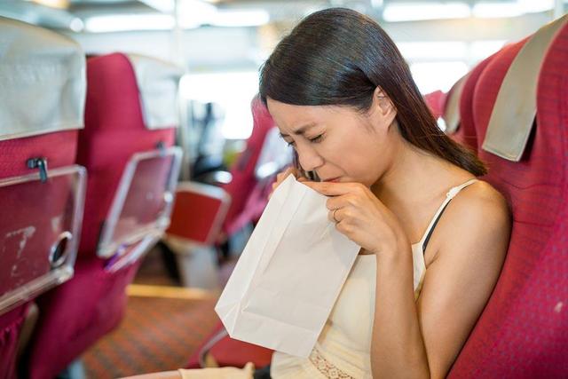 坐车晕车防晕小妙招,坐车晕车如何快速解决头晕想吐