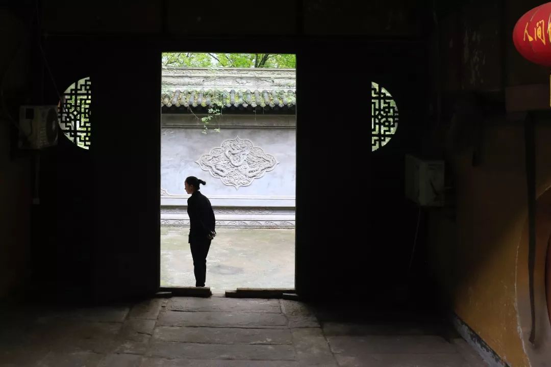 别人说你很优秀如何回答,有人说自己平庸至极你如何回应他