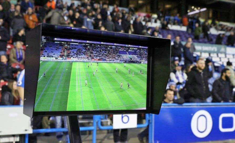 裁判都快失业了，就因为VAR，裁判的判断力正在一点点丧失