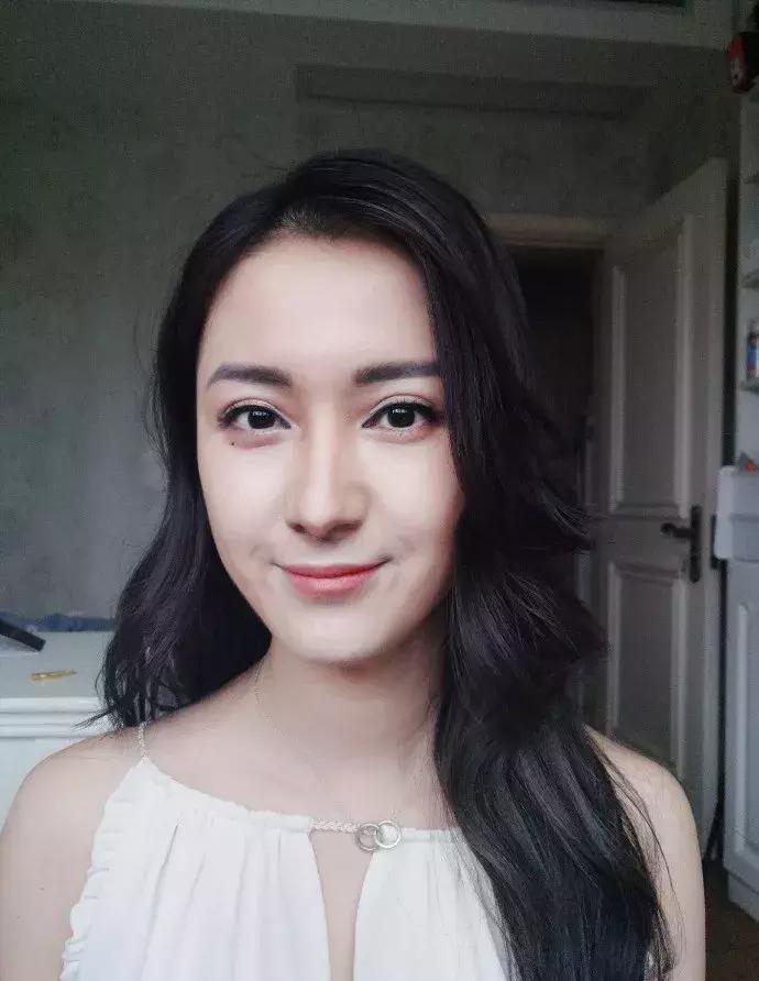 妹子化妆变蒙娜丽莎吸60W粉,《每日邮报》都来报道