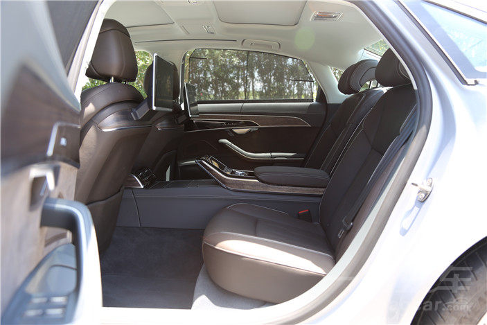 奥迪a8l60tfsiquattro试驾,奥迪a8l试驾视频55tfsi豪华