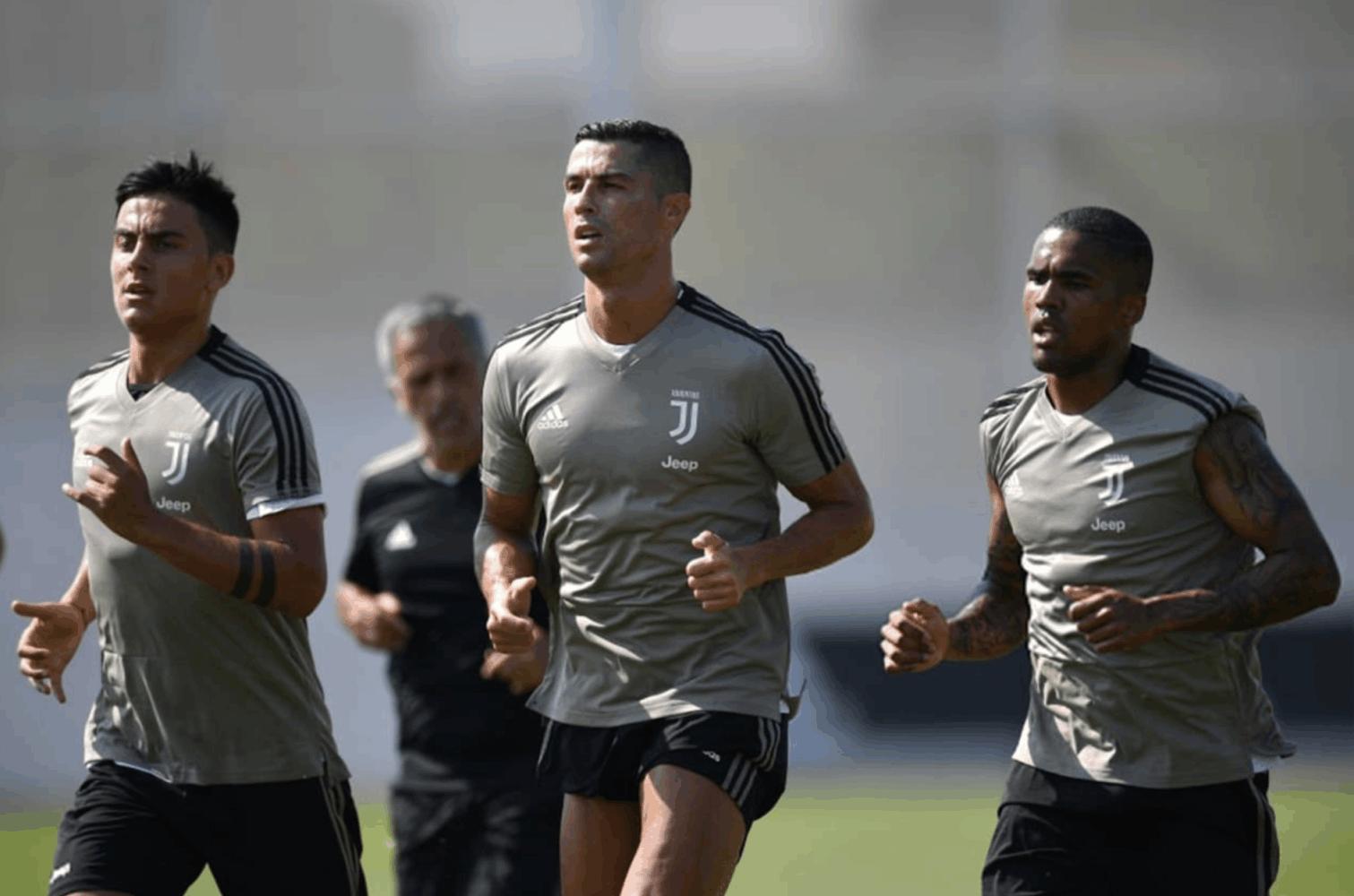 c罗晒与乔治娜的照片,c罗社媒晒同乔治娜的亲吻照