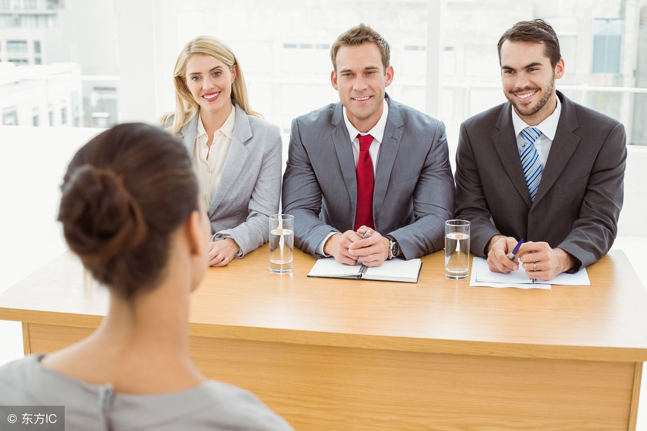 面试官：30秒思考“犬”加一笔后是什么字？女孩：1秒就够了！