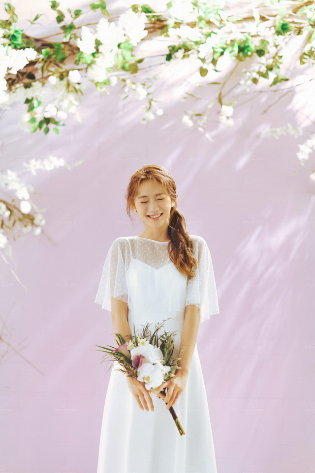 韩国济州岛拍婚纱照花墙,青岛油画墙婚纱照