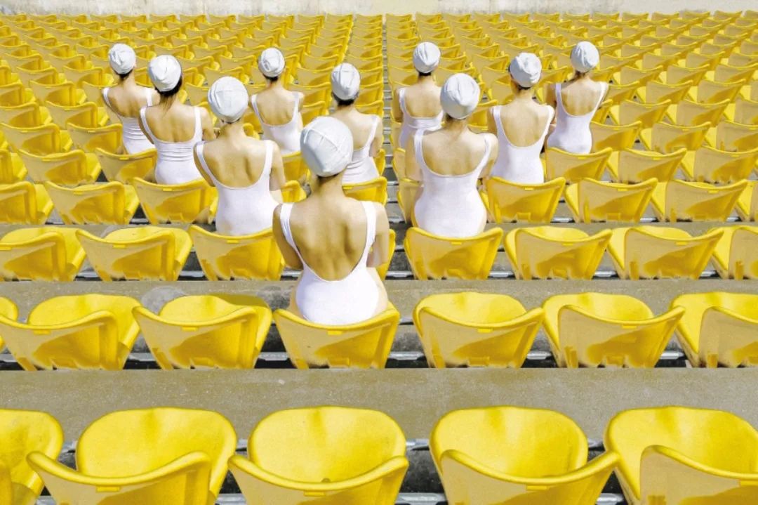 穿泳衣只是为了游泳？知识女性有自己的泳装格调