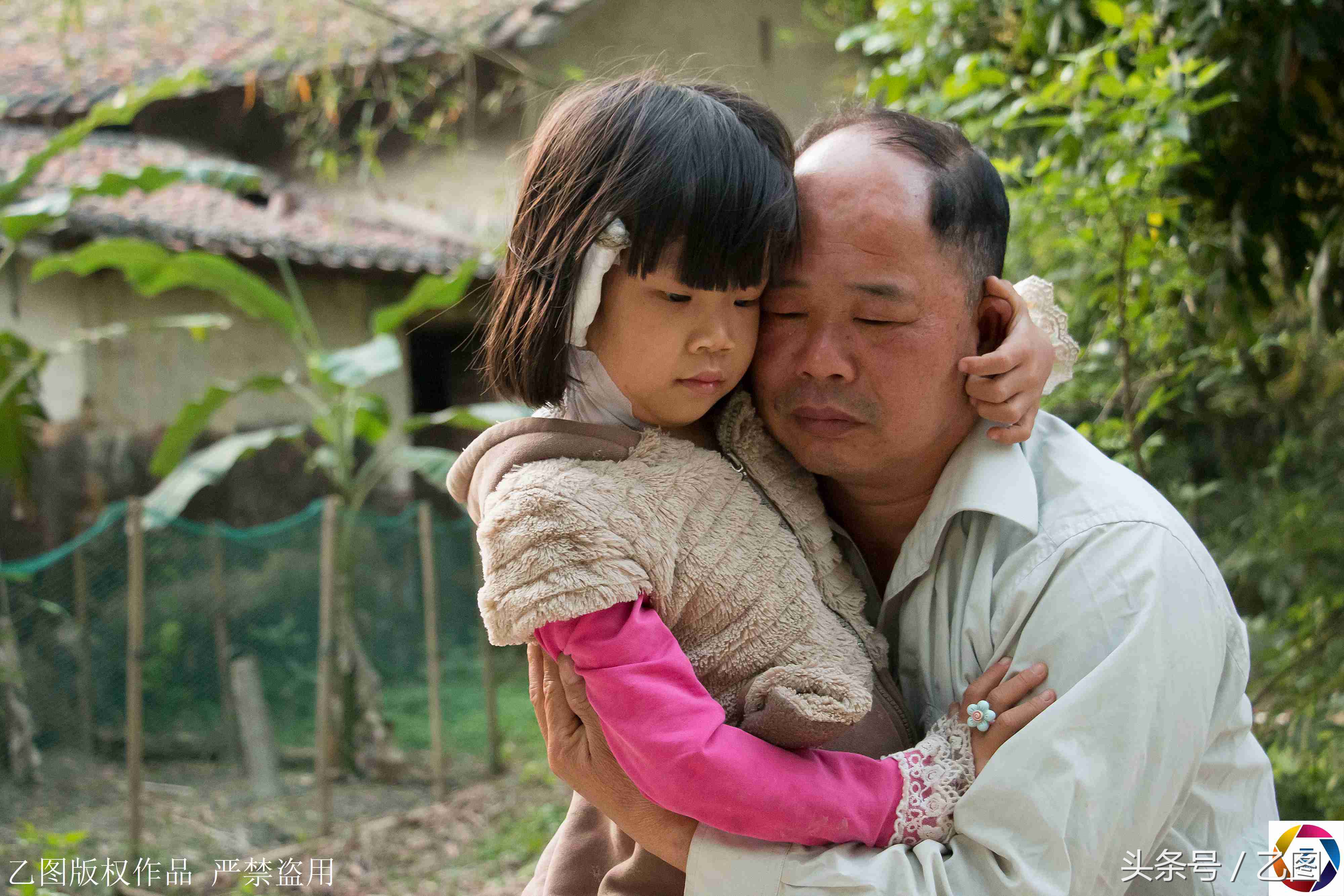 阅读量超6亿，用镜头救了140个困难家庭，从记者到自媒体网红咋炼