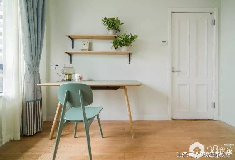 敲掉墙上柜子,敲了卧室墙体做柜子省空间隔音差