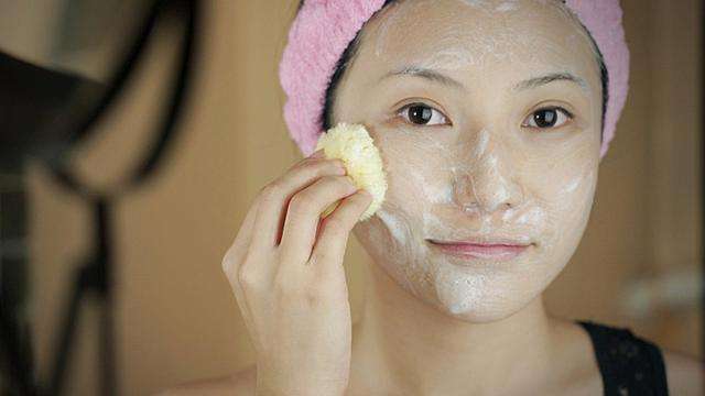 毛孔粗大有螨虫怎么改善,毛孔粗大粉刺闭口毛孔堵塞