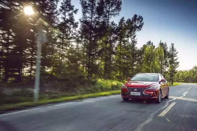 20年长安逸动xt两厢车手动挡二手,长安两厢车逸动xt该怎么选