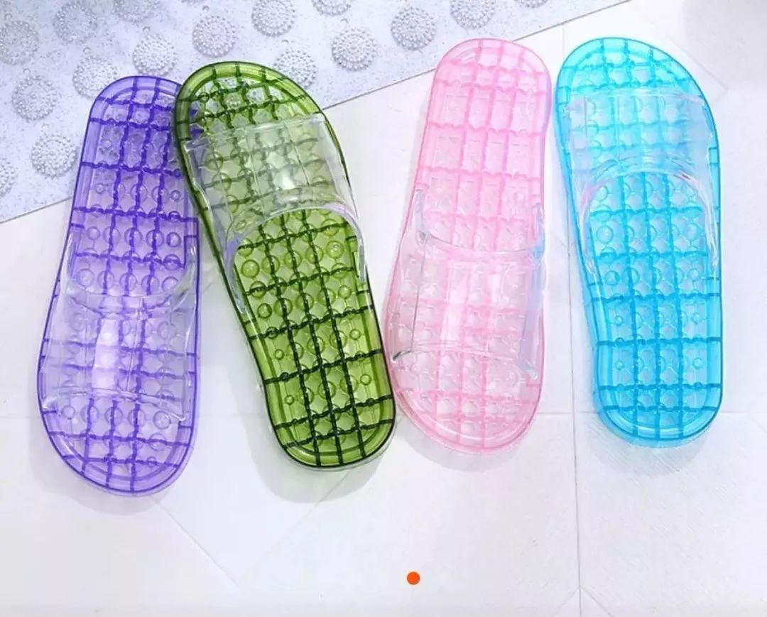 2万的编织袋？4千的塑料鞋？难道真是贫穷限制了我的审美？