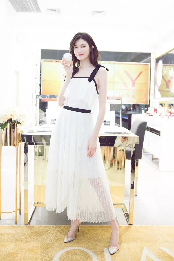 时髦办｜肯豆、LV太子妃能把白色穿出花儿？真能！