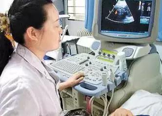 深夜产房孕妇分娩,深夜产房45度产子