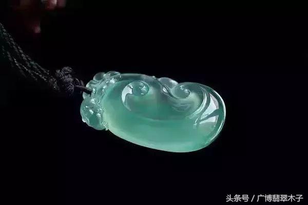 六千多块的“龙石种“翡翠，不用想都是假货