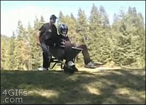 足球场上假摔搞笑视频,足球场上犯规搞笑视频