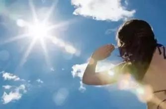 藿香正气水防暑,藿香正气水降暑神器