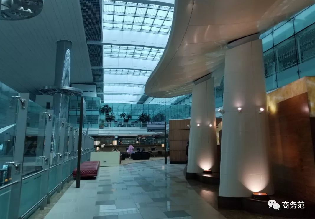 阿联酋航空豪华经济舱体验,阿联酋航空奢华