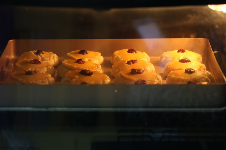 面粉怎么发酵做馒头煎饼,面粉别蒸馒头了教你做香酥饼