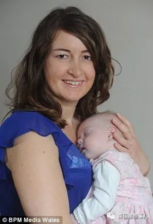 女的要有2个子宫才能生双胞胎吗,不完全双角子宫怀双胎