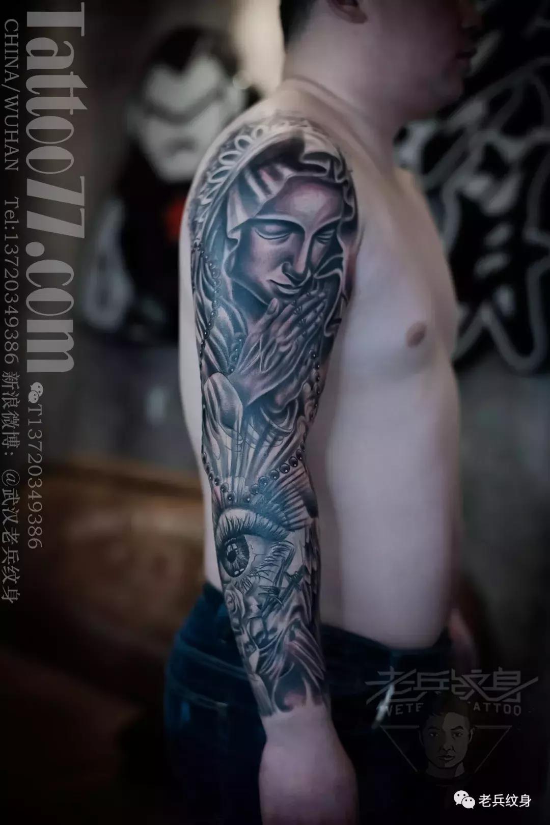老兵纹身工作室师傅身上纹身,老兵纹身师