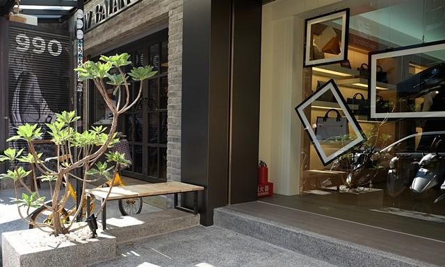 画廊般的Moshi专卖店-买3C周边购物体验