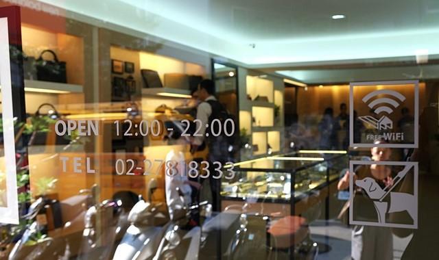 画廊般的Moshi专卖店-买3C周边购物体验