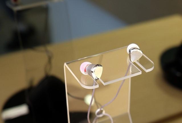 画廊般的Moshi专卖店-买3C周边购物体验